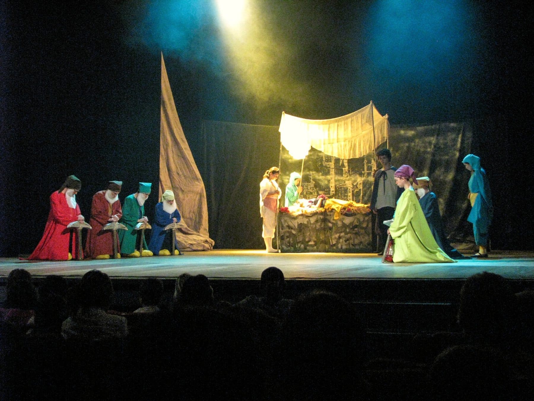 Branca de Neve, 2009 — o teatro infantil no palco restaurado.