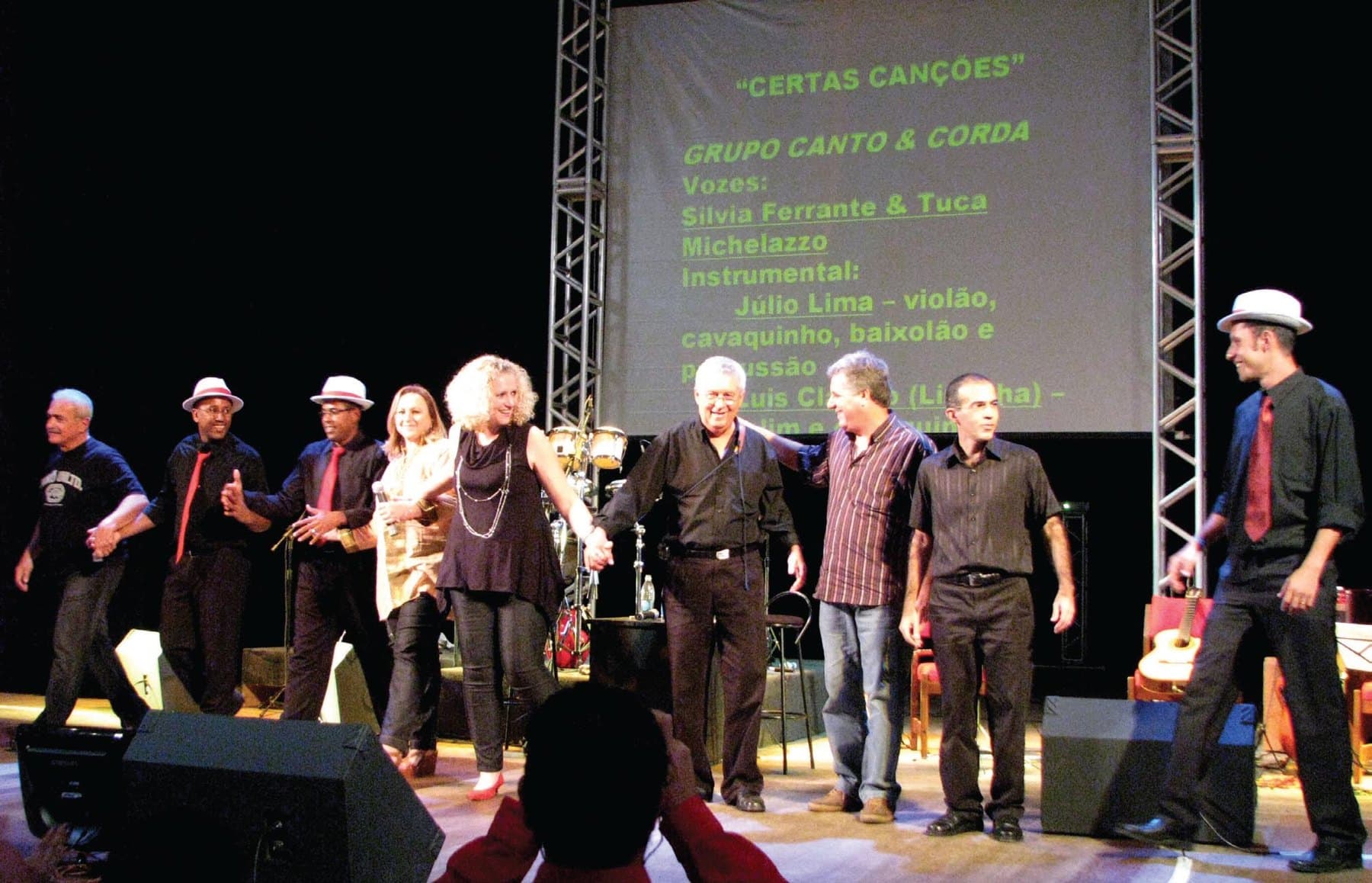 Show Certas Canções — Silvia Ferrante, Tuca Michelazzo e o grupo Canto & Corda.