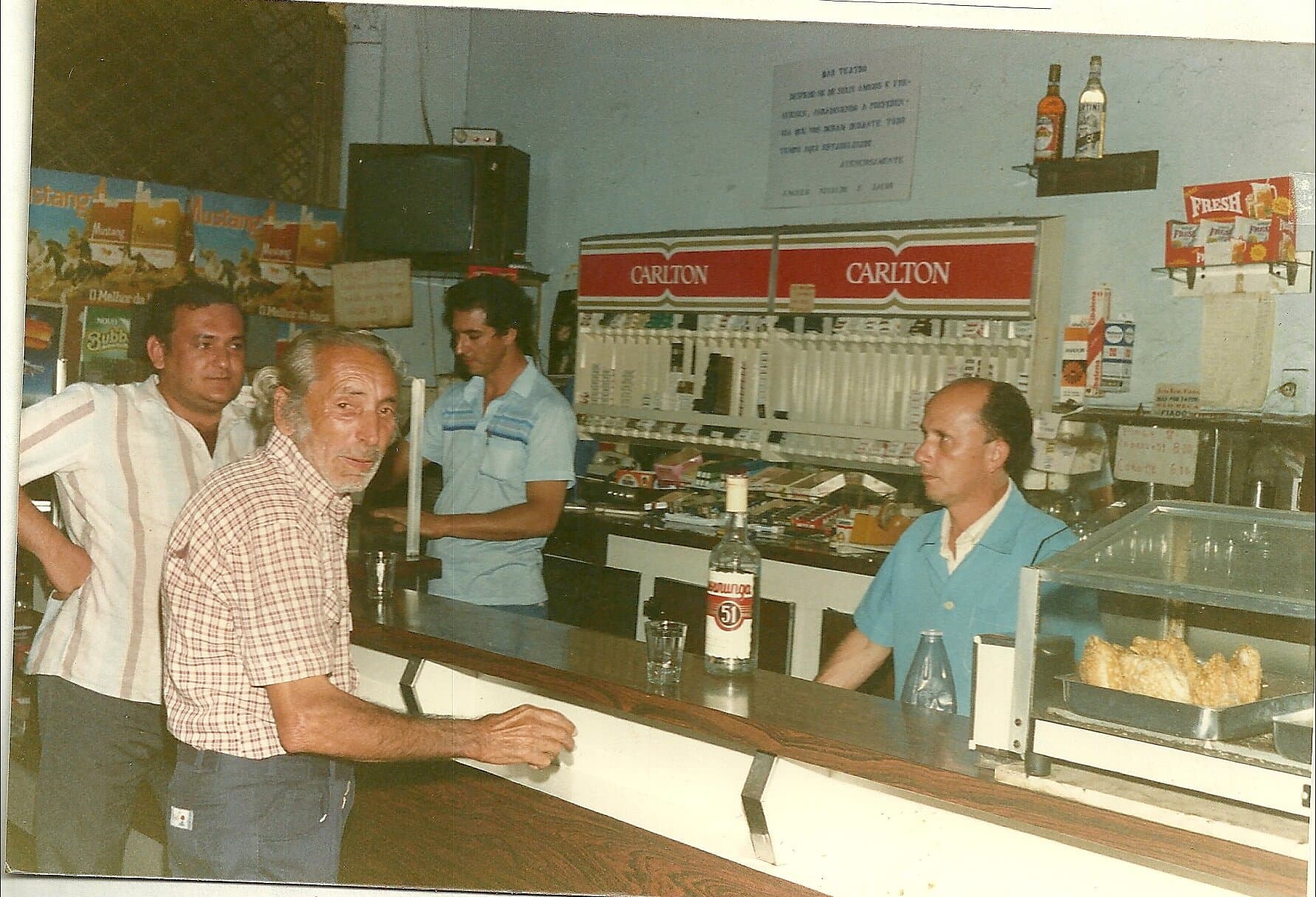 O Bar Theatro, que ficava onde hoje é o foyer — ponto de encontro ligado às sessões de cinema.