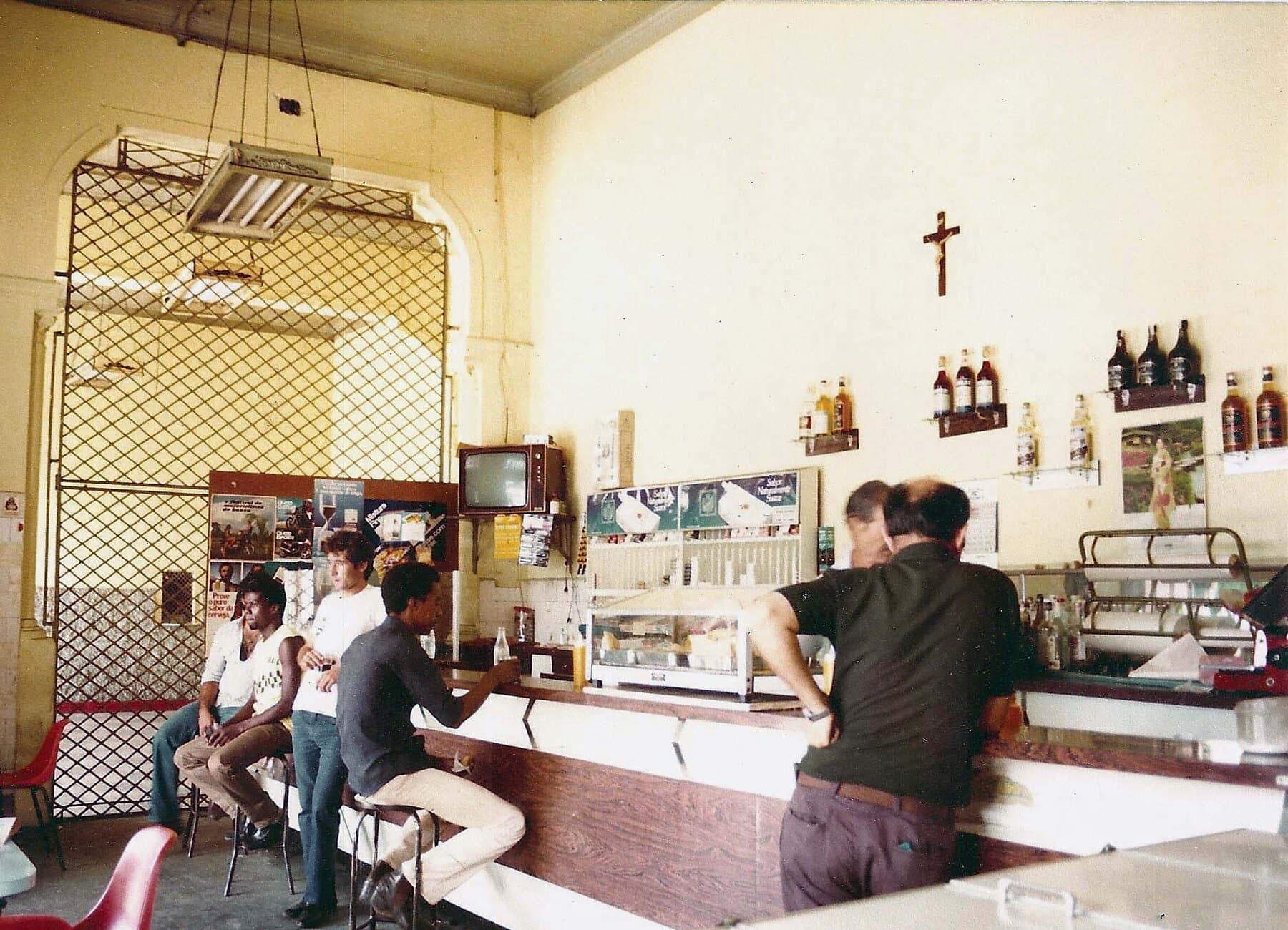 O Bar Theatro, na frente do edifício, onde hoje é o foyer.