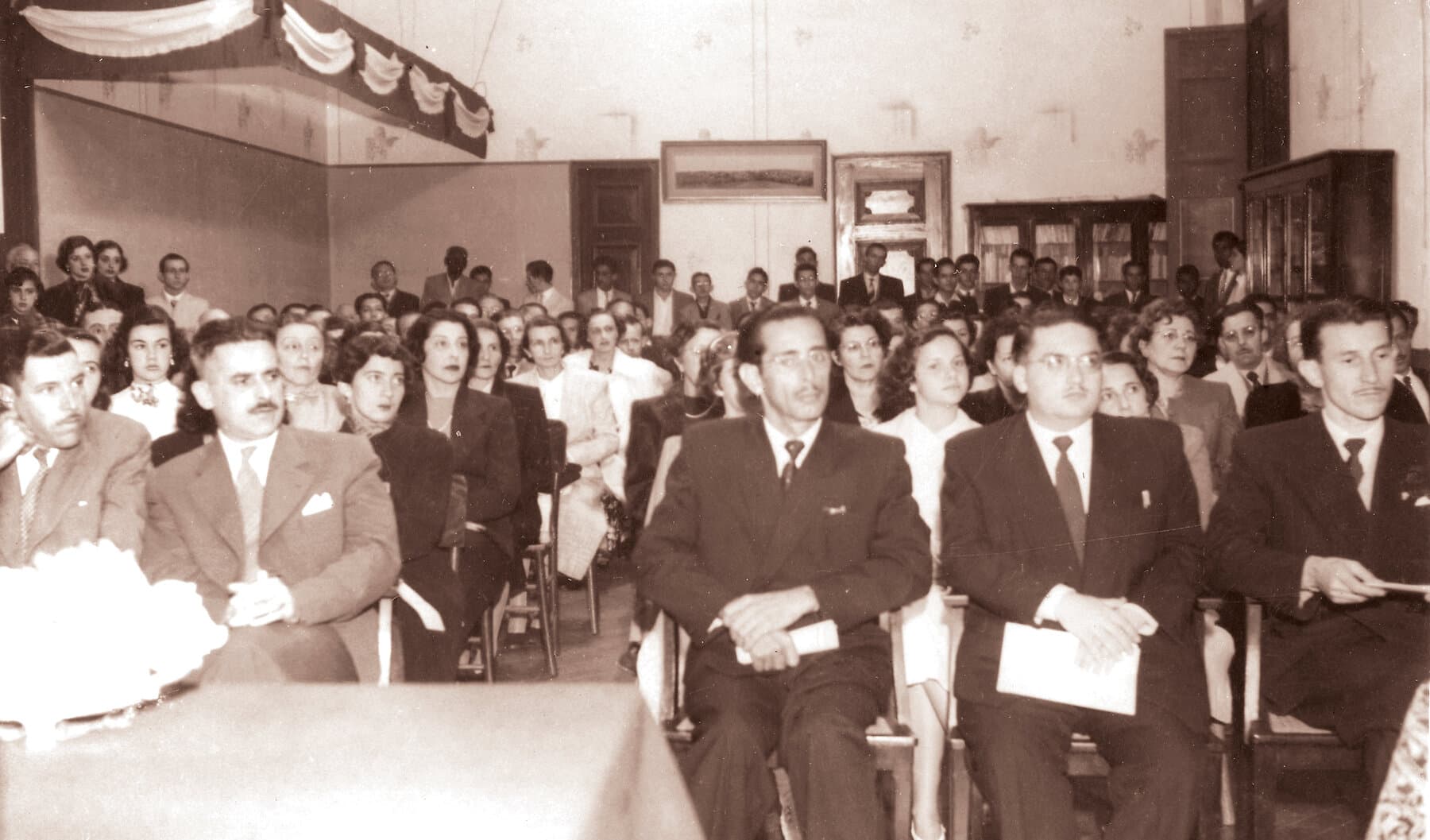 A Sociedade Cultural de Debates, ligada à vida intelectual da cidade.