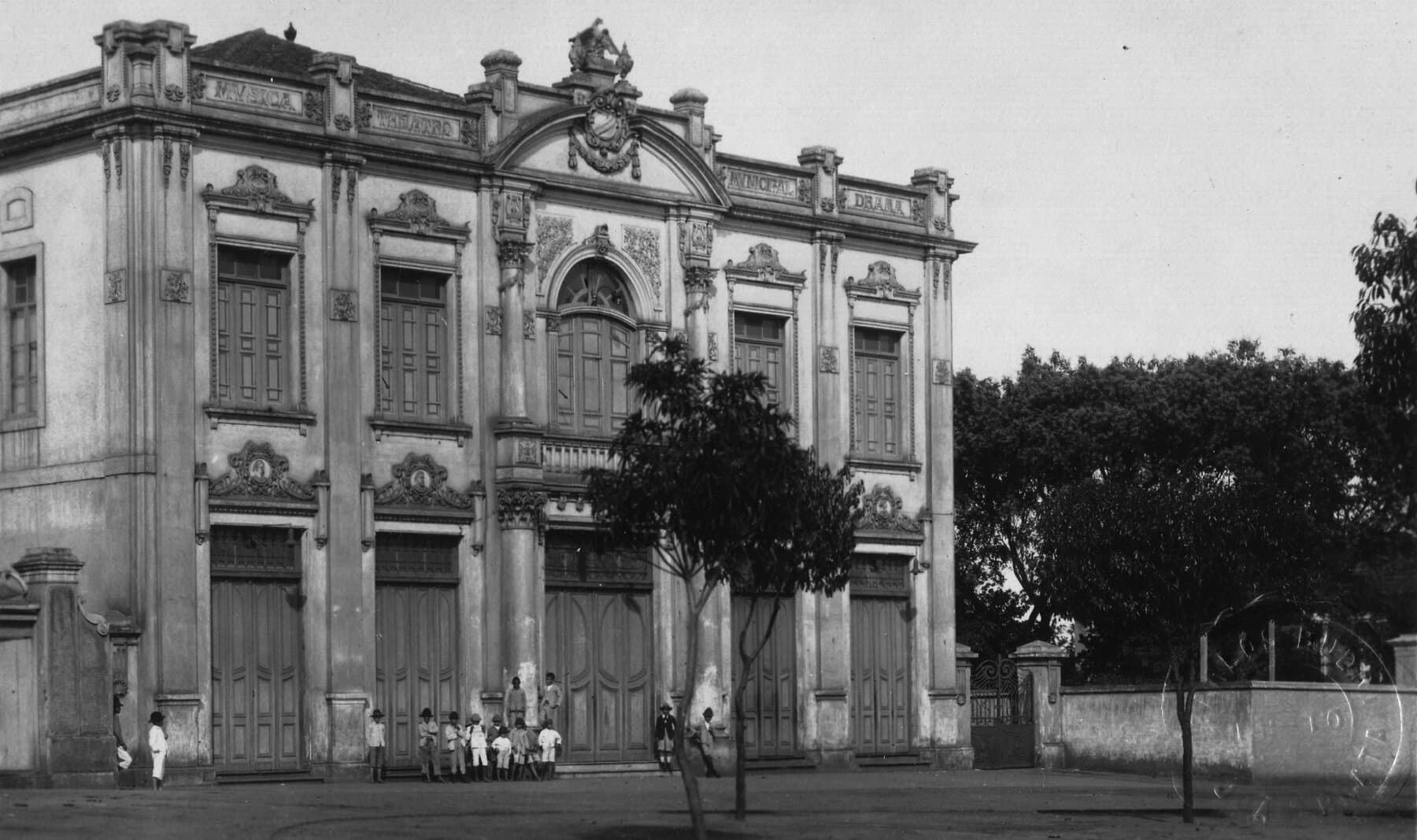 Registro histórico do Theatro e de seu entorno.