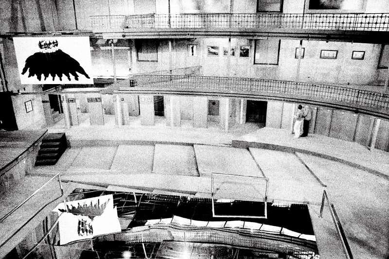 O interior do Theatro e a curva das galerias, durante as obras de 1999.