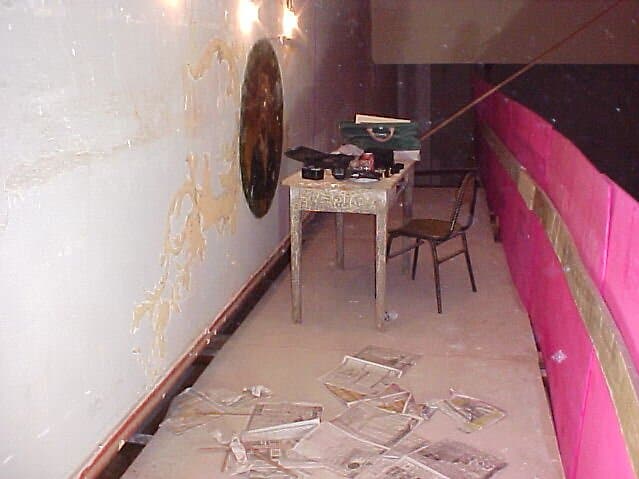 Um ambiente do edifício durante o restauro, antes da recuperação.