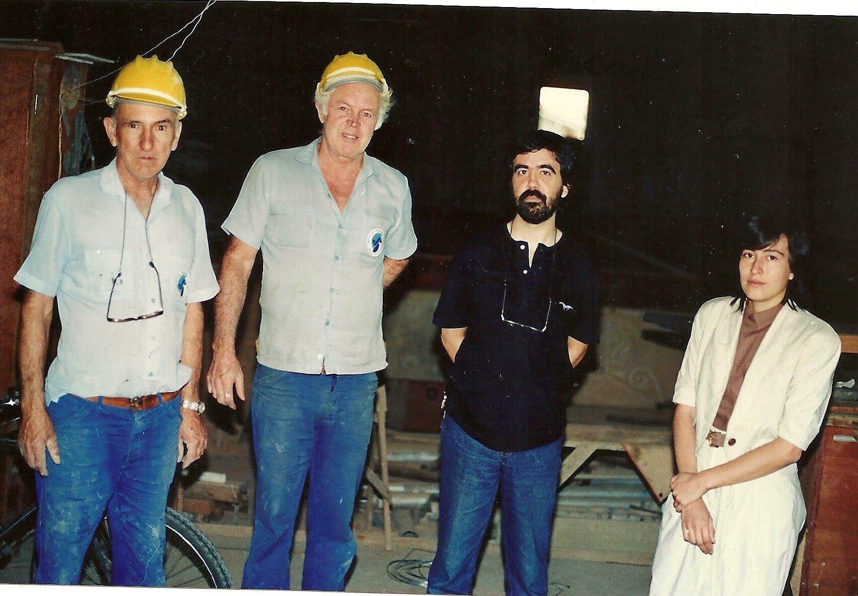 Equipe nas obras de restauração do palco.
