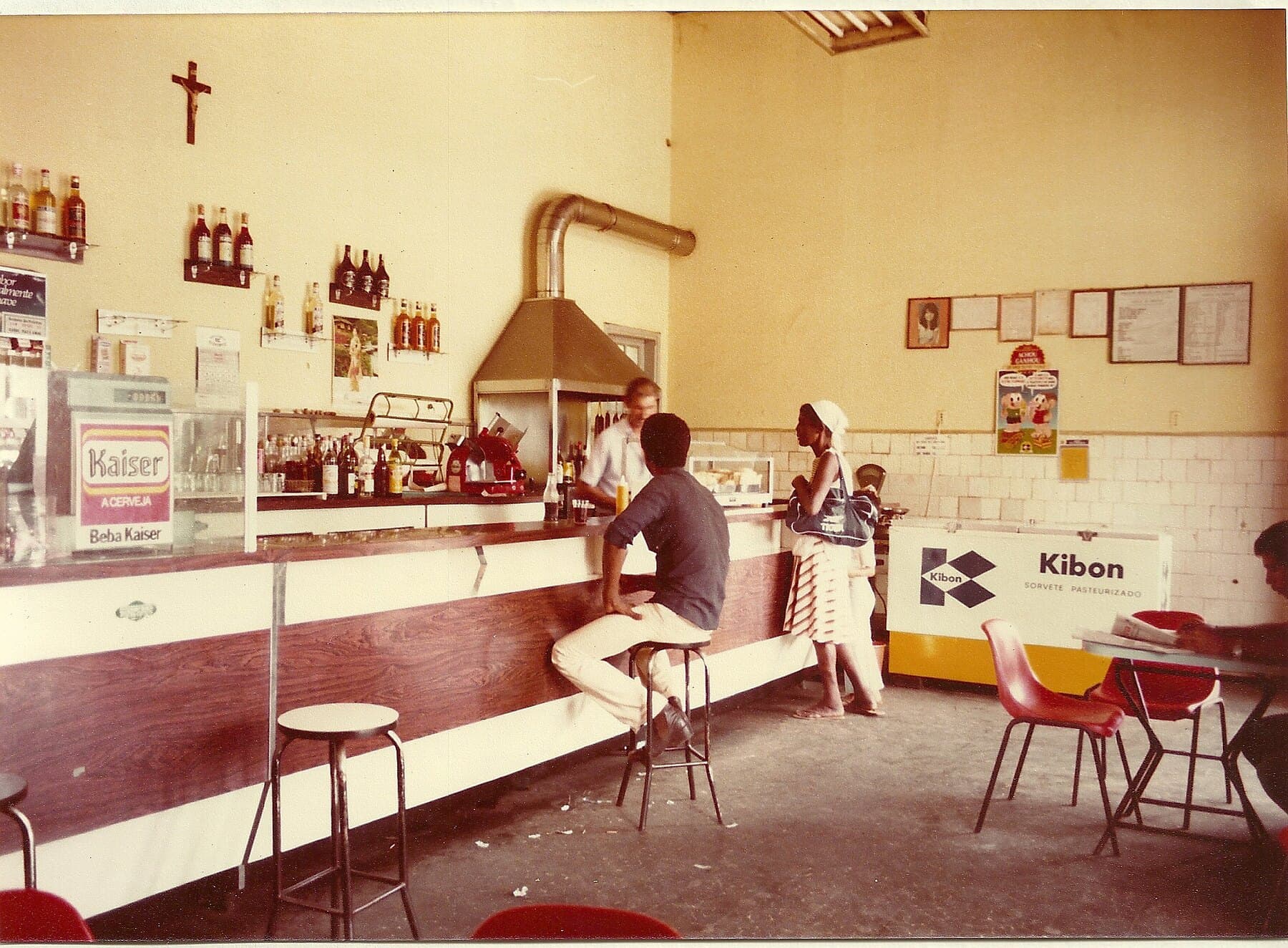 O interior do antigo Bar Theatro, na fachada do edifício — ponto de encontro no tempo do cinema.