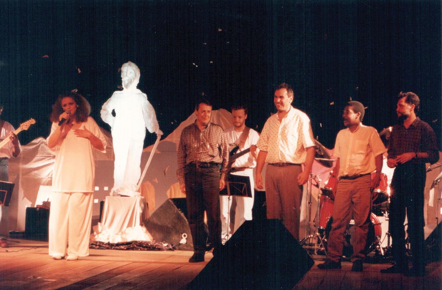 As primeiras apresentações, com o Theatro ainda em obras.