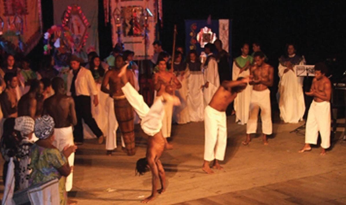 O Grupo Palmares de Capoeira, no Theatro.