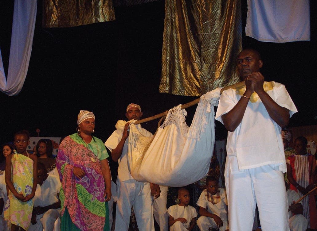 Marilídia Inácio e Marcos Pereira, no palco.