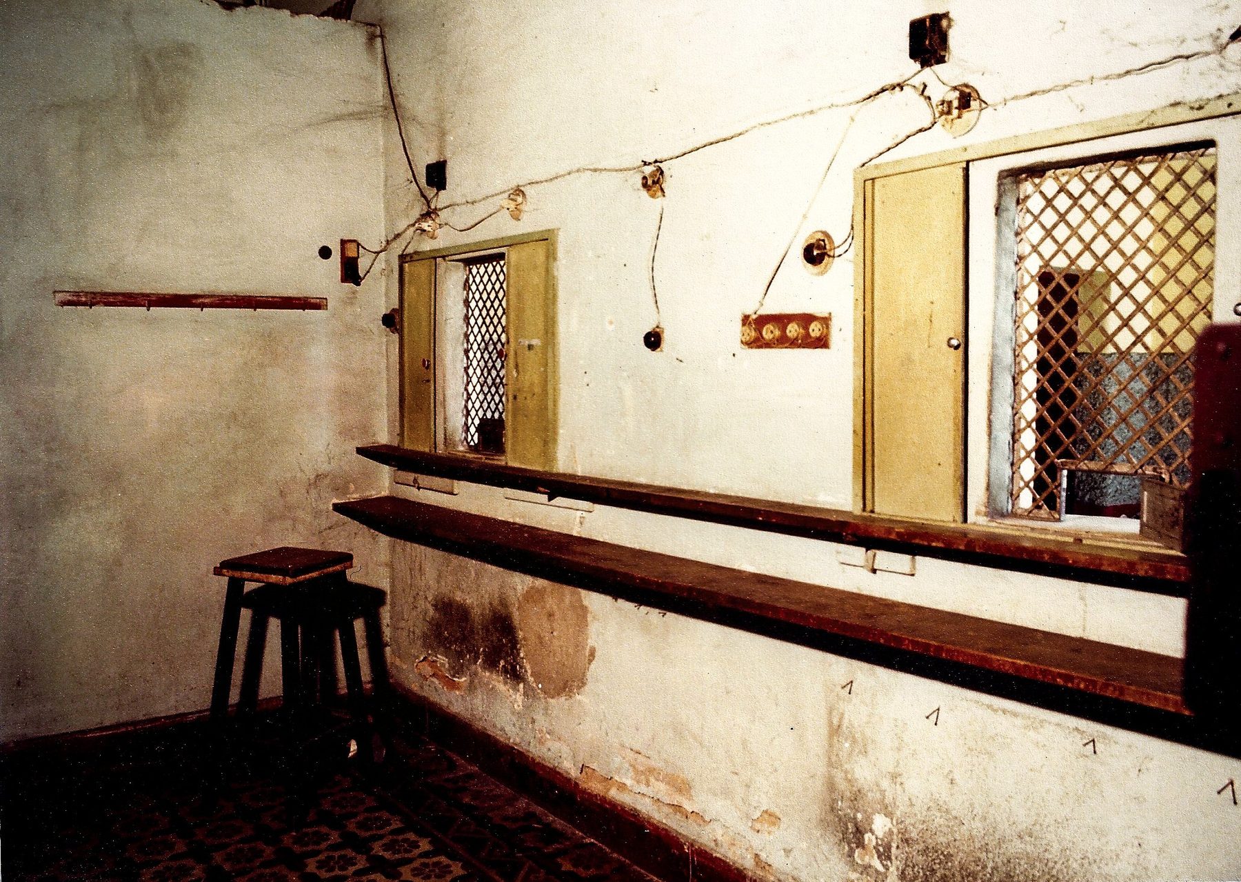A bilheteria — porta de entrada para as noites de espetáculo e cinema.